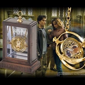 Harry Potter Time Turner Necklace and Display Case